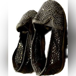 Airwalk brand. Toddler Girls shoes. never worn. Black size 9.